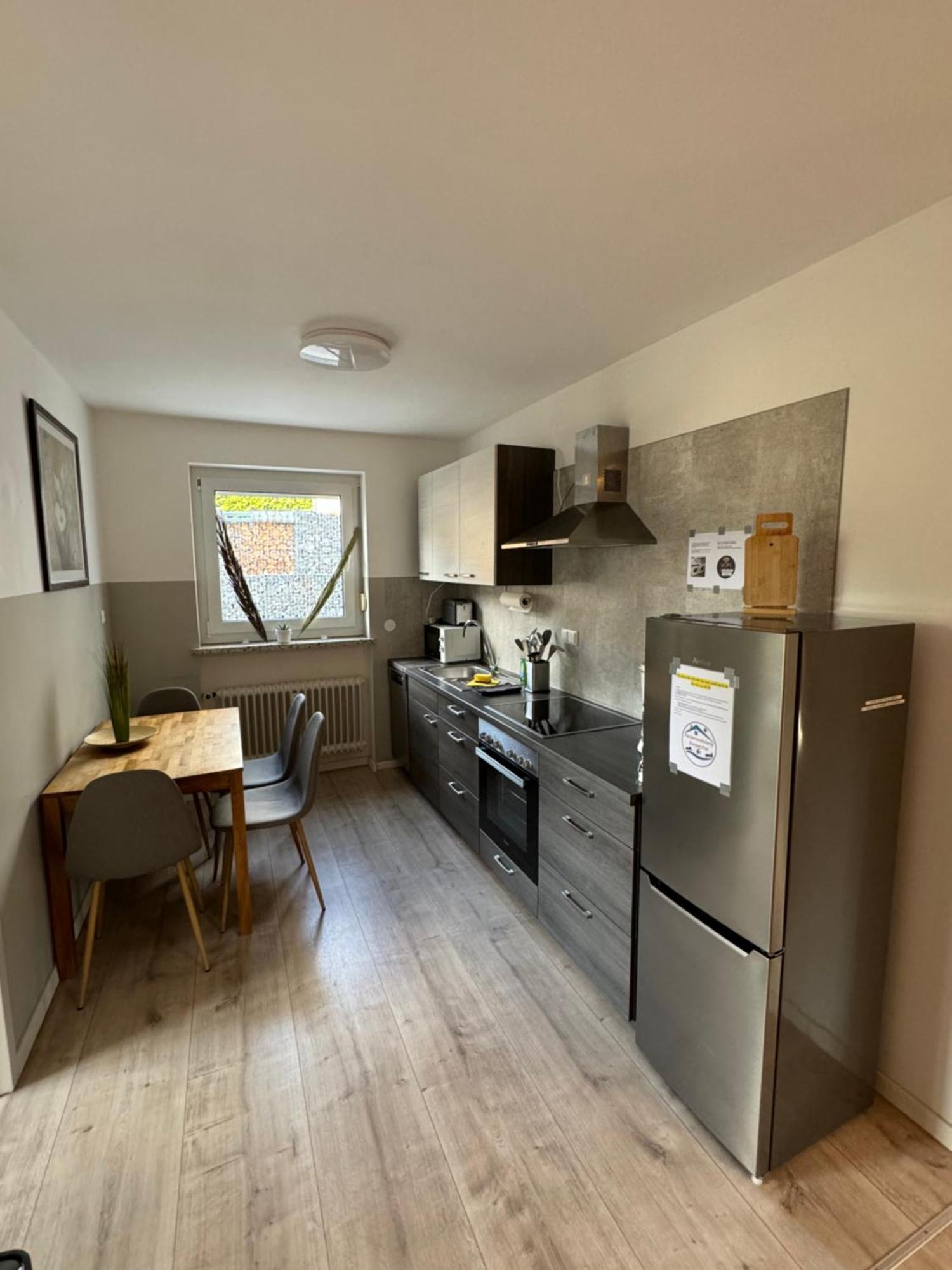 Ferienwohnung "Sorgenfrei" In Coburg ! - Im Eg Mit Privatparkplatz & Balkon 외부 사진